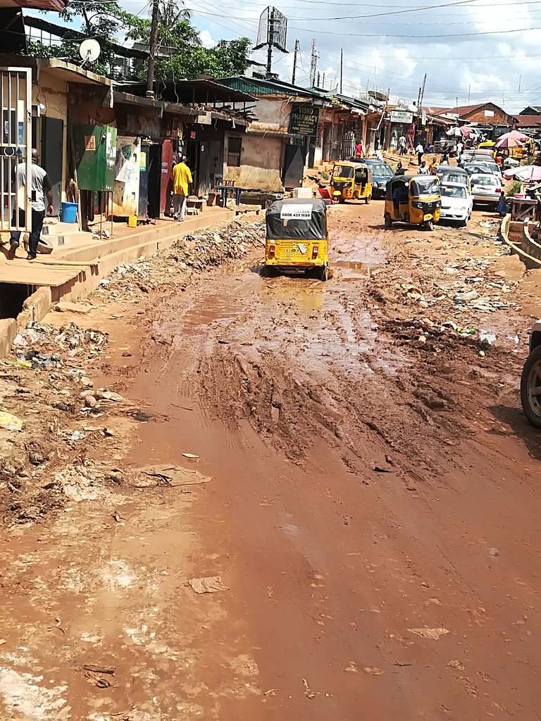 Location :Road leading to the the department of community medicine in a 1st class tertiary institution in Enugu State. UNTH old site road towards UNTH mortuary and Imoke hostel. #FixEnuguBadRoads  #EnuguRoadsChallenge Credit:  @nwa_udi_di_egwu @Stephenoruruo @amokelouis