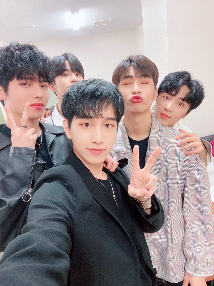 HY_producer's tweet photo. 【ROMEO】

10月もたくさんの応援
ありがとうございました🥰

最後まで歌ゲームで
盛り上がって楽しかったです🎤✨

またすぐにジュリエットの元へ
戻って来られるように
#ROMEO は頑張りますので
僕たちのことを忘れずに
待っていてくださいね🥺💓

#로미오 #ロミオ
#승환 #윤성 #민성 #현경 #강민 https://t.co/aOyoILvazD