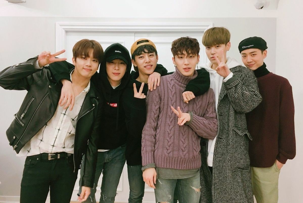 busanblackboy's tweet photo. ❝Babyz, study hard and whenever you're tired and feeling down, look at our pictures❞

─ Jung Daehyun ♡ https://t.co/cPeGjjNX9H