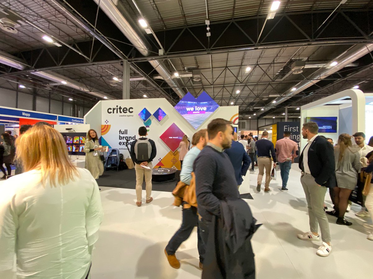 critec's tweet photo. Después del almuerzo, no hay nada como ir a nuestro stand para tener un recuerdo de @eshowesp 🎯

¡Ven a intercambiar ideas con nosotros para el marketing digital! Sabemos cómo podemos ayudarlo 😜

#eShowMAD19 #critec #criteceshow https://t.co/84GzLtbEyO