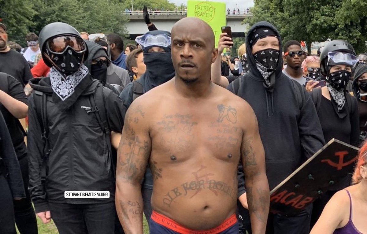 StopAntisemites's tweet photo. Jamal Oscar Williams has been arrested in #Seattle for shouting #antisemitic slurs at two Orthodox Jews. Police report the two men were operating a booth at a park for the holidays.
Bail has been set for $100k and Williams has been charged with a hate crime & harassment. https://t.co/2cX6BpXHiC