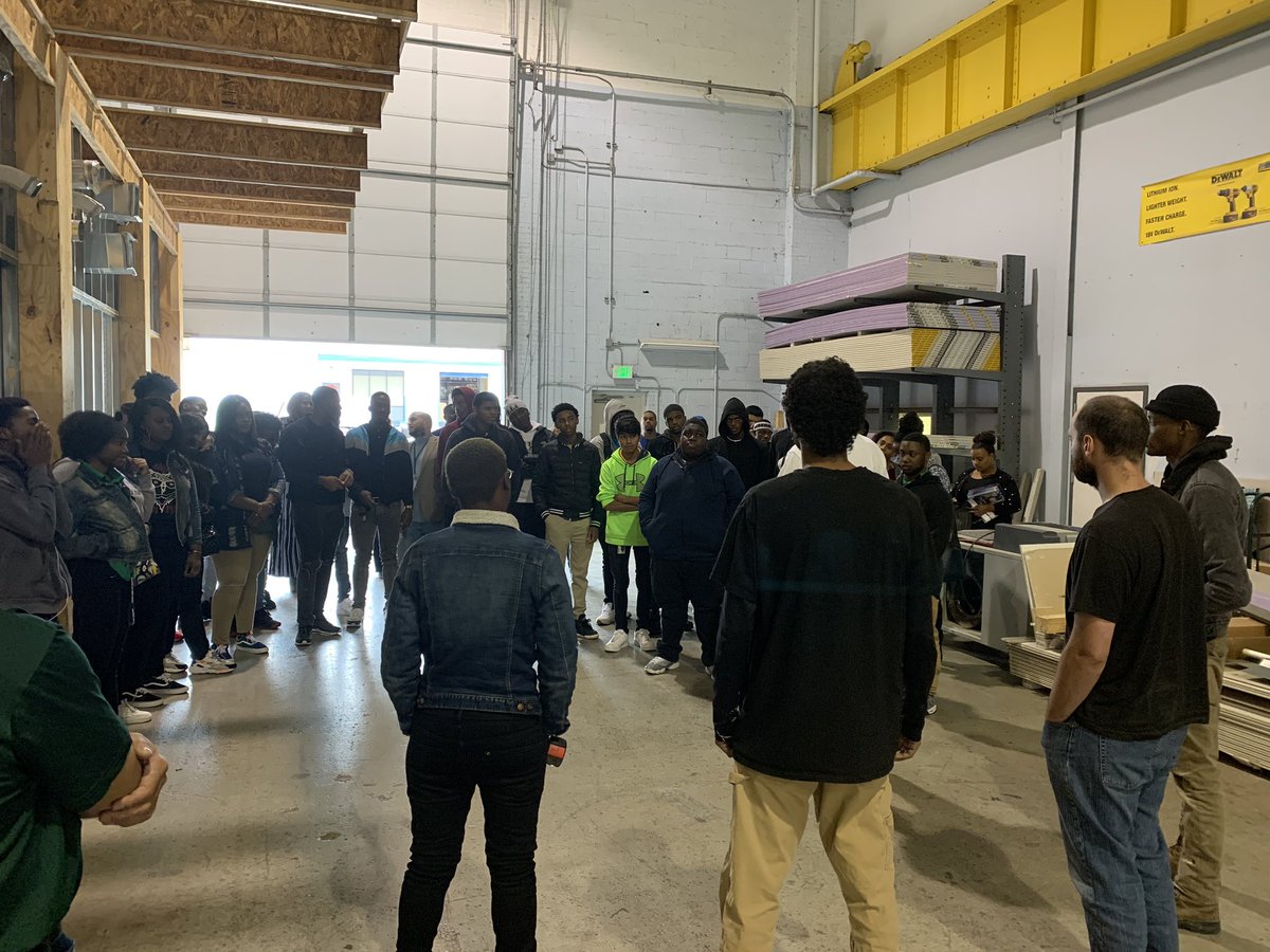 SenatorMcCray's tweet image. Last stop. Appreciate @collegeboundfnd and the Principals at NAF, City Neighbors, Dunbar, and REACH. We were able to expose our young scholars to Plumbing, Steamfitters, Carpentry, and Electricians #PreparingOurFuture