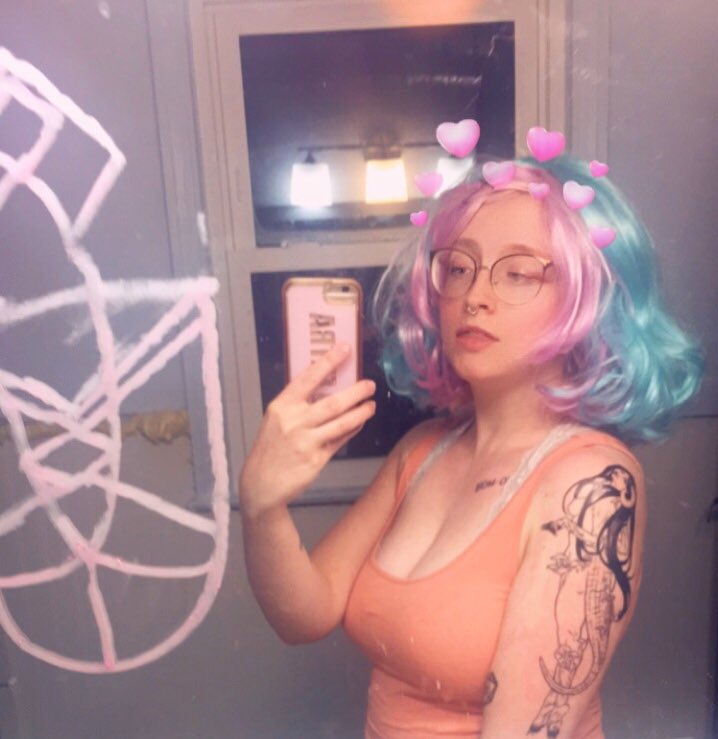 hellahardcore's tweet photo. honestly this super cheapo frizzy as wild af wig is such a mood and i love her https://t.co/MnEpjGSUUk
