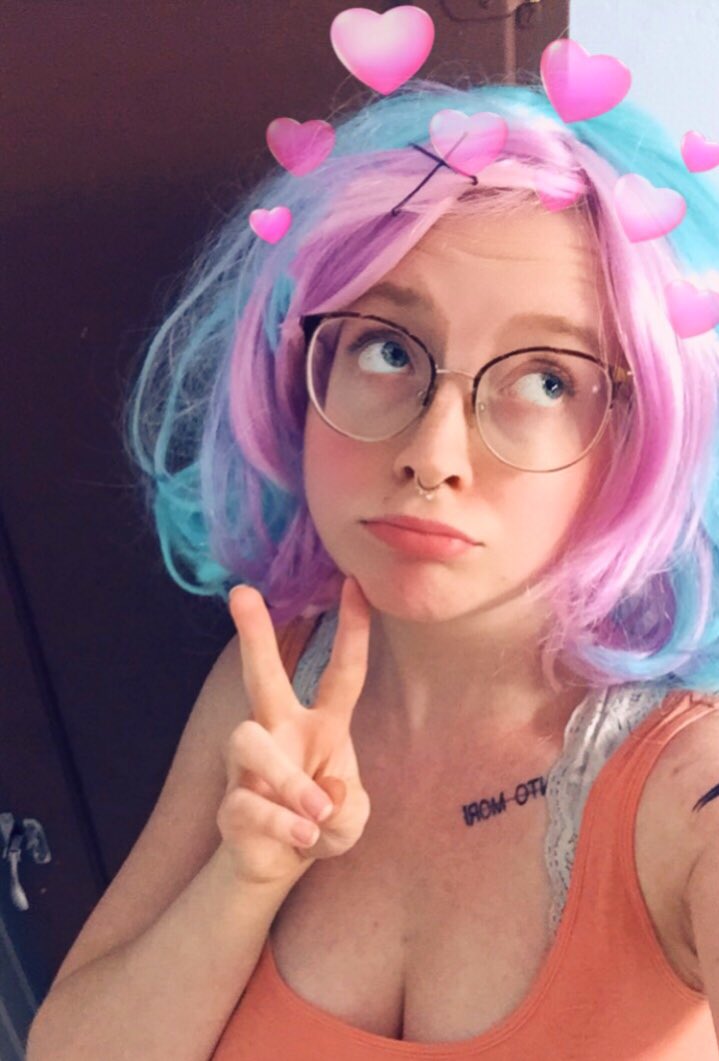 hellahardcore's tweet photo. honestly this super cheapo frizzy as wild af wig is such a mood and i love her https://t.co/MnEpjGSUUk