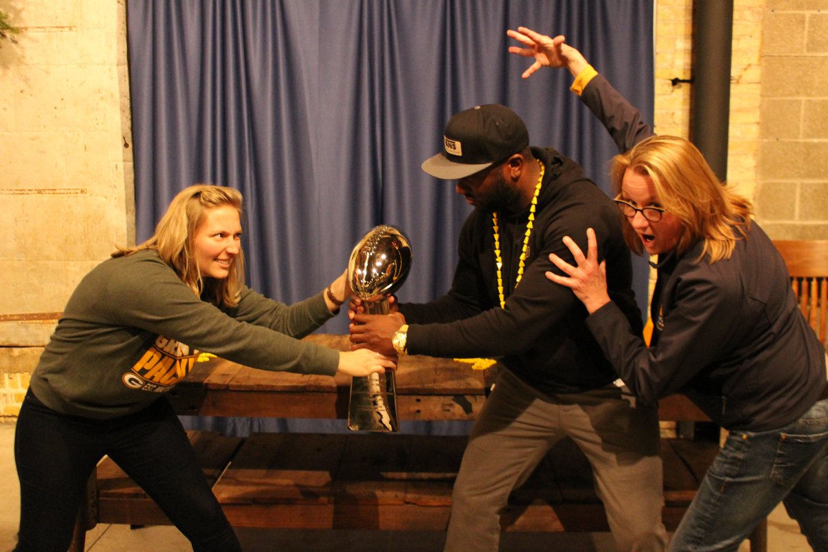 hungertaskforce's tweet photo. The #KickHungerChallenge is less than a week away! Great fun and food with @SanfordMKE. A limited number of tickets remain. Last year we had some fun with @nickdapick36. Can't wait to welcome @DorseyLevens this year! @TasteoftheNFL https://t.co/EGgWWGHs08 https://t.co/zBSSknc90w