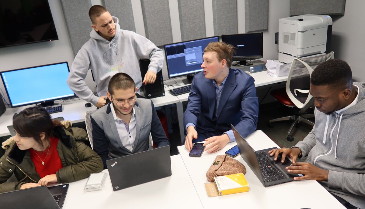 HopeDosSantos's tweet photo. #JRN300 students are preparing for today’s newscast! @saynewsgreendan @LenanLongman pitching their ideas together. @SenecaCollege #journalismstudents https://t.co/bYsnoZPAwF
