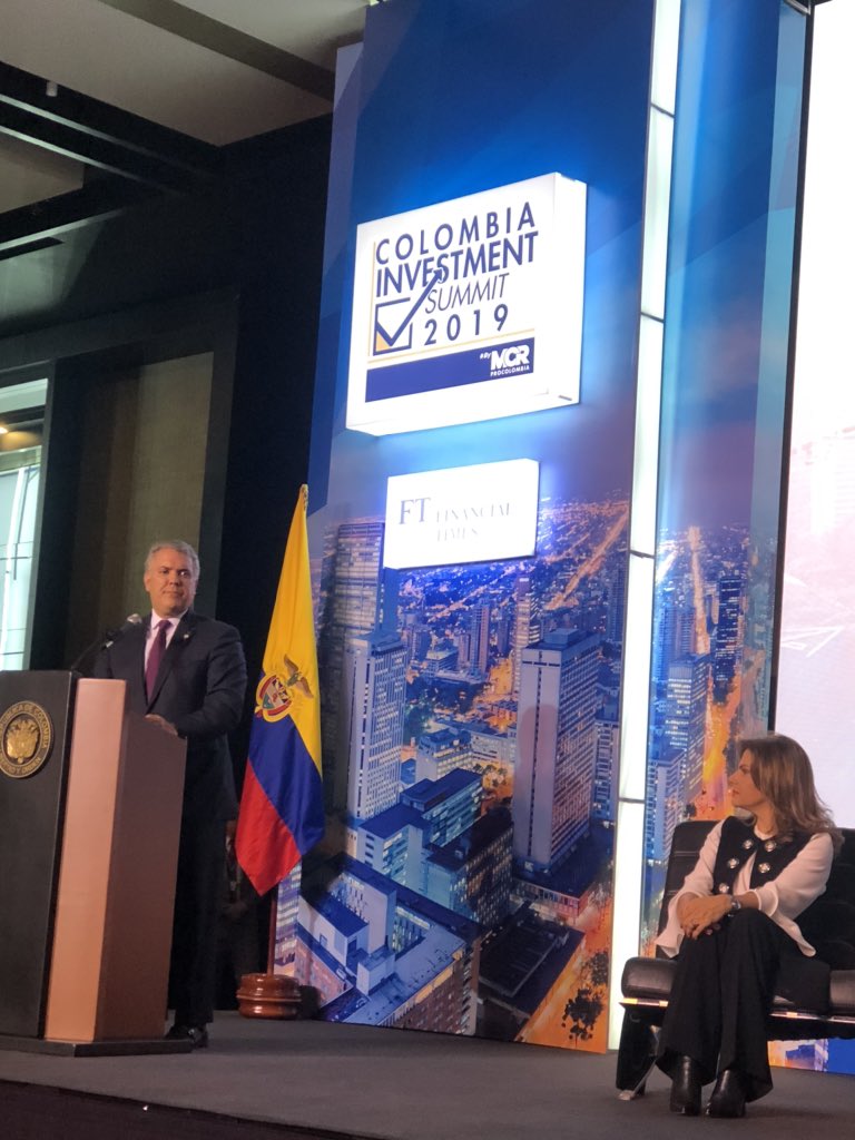 Paola Garcia (@paogbarreneche) on Twitter photo En el #ColombiaInvestmentSummit2019 el Presidente <a href="/IvanDuque/">Iván Duque 🇨🇴</a> le da un mensaje a más 500 empresarios sobre el positivo panaorama de inversión en Colombia, reafirmando confianza en estabilidad económica del país <a href="/PROCOLOMBIACO/">PROCOLOMBIA</a> <a href="/FlaviaSantoroT/">Flavia Santoro Trujillo</a> #InvestInColombia En el #ColombiaInvestmentSummit2019 el Presidente <a href="/IvanDuque/">Iván Duque 🇨🇴</a> le da un mensaje a más 500 empresarios sobre el positivo panaorama de inversión en Colombia, reafirmando confianza en estabilidad económica del país <a href="/PROCOLOMBIACO/">PROCOLOMBIA</a> <a href="/FlaviaSantoroT/">Flavia Santoro Trujillo</a> #InvestInColombia
