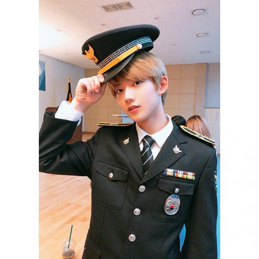 wpqhgofk's tweet photo. 위에화 안형섭

⭐️⭐️⭐️.5
밝은 계열 염색하면 잘 어울릴 듯 해요
어두운 계열도 어두운 계열대로 어울리네요 무엇보다 얼굴이 소멸 직전 ,, https://t.co/Eq7wmnXugd