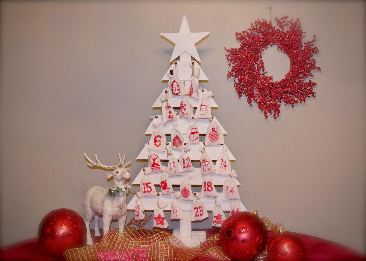 stlmag_dining's tweet image. Gamlin Whiskey House has created...wait for it...a whiskey advent calendar tree bit.ly/2Pr7z43 @GamlinWH 
Pre-order through Nov. 15.