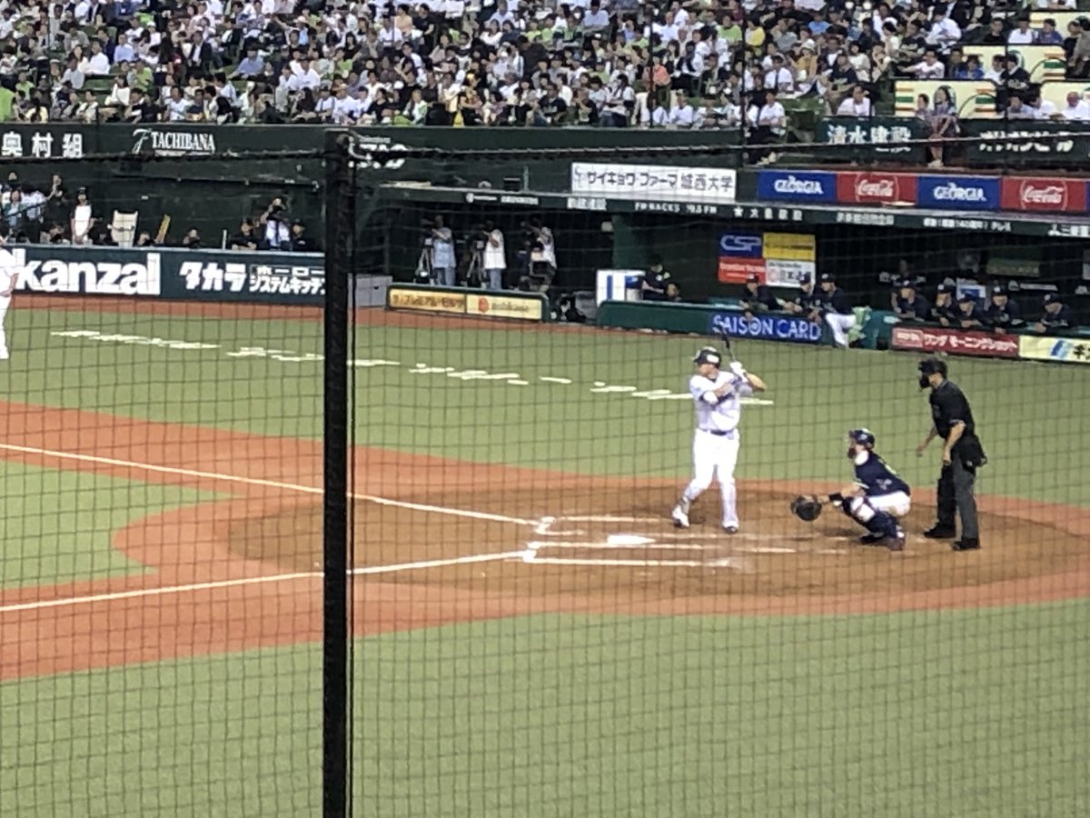 宮内 啓輔 Na Twitteru 覚悟はしてても寂しいな 不動で偉大な一番打者 今年はキャプテンとして優勝を届けて頂きありがとうございました 勝利を呼び込め 風になれ 全てを超えろ 秋山翔吾 応援歌のように全てを超えてメジャーの世界に名を轟かせてきてください