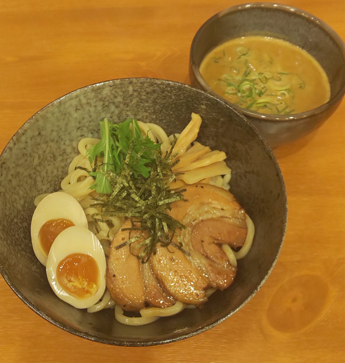mokumokunokuni's tweet photo. ☆お知らせ☆

10月28日より

濃厚つけ麺　新登場！！
濃厚なスープに極太麺、トッピングも豪華🥰
一度食べてみて！ https://t.co/sLs3tLTsSA