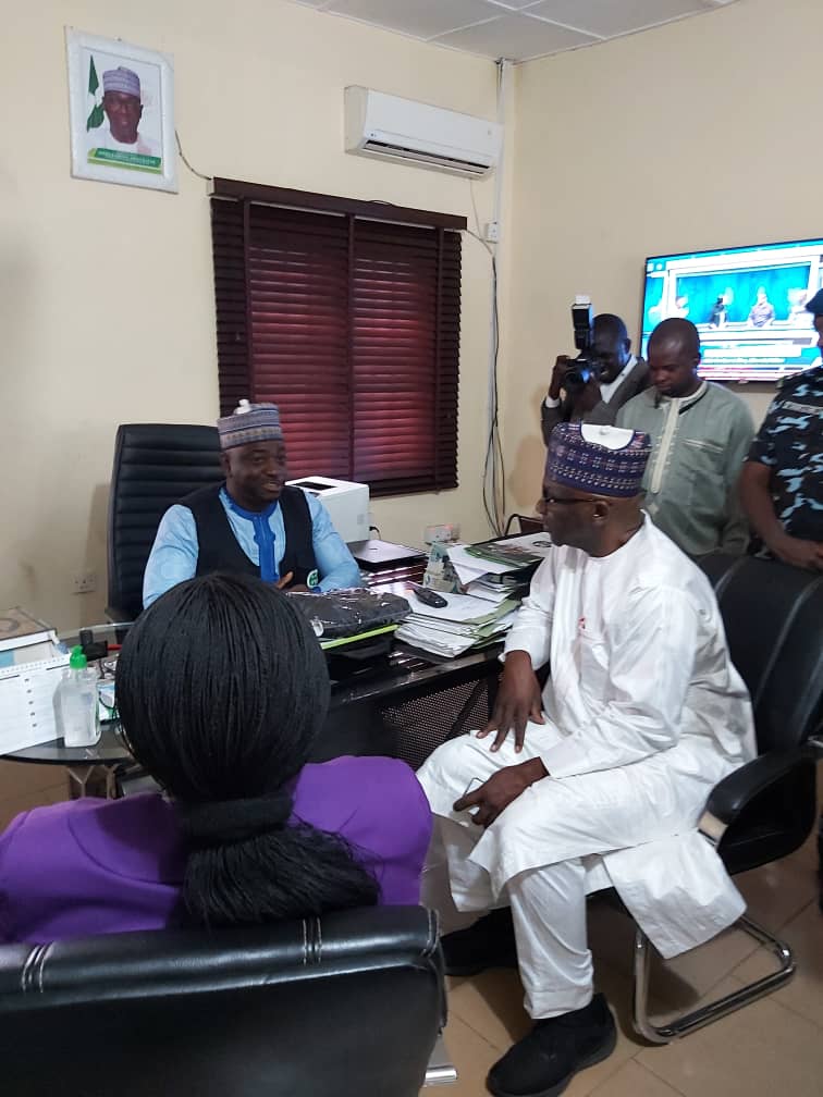 kwarasoml's tweet photo. His Excellency the Executive Governor of Kwara State, Mallam Adulrahman Abdulrazaq visits Kwara State Ministry of Health Saving One Million Lives Program for Results (SOML PforR) with the Programme Manager- Dr Omar Ibrahim Hassan. https://t.co/KbbAbDajM8