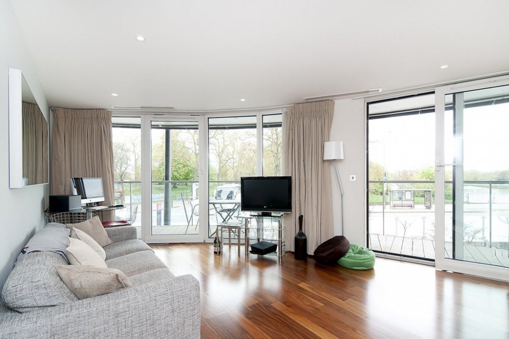 A superb one bedroom apartment located in an extremely popular riverside development opposite Battersea Park.

ow.ly/KrPJ50wWjtz 

#London #Apartment #RealEstate #LondonProperty #SW8 #LuxuryLondon #SecretLondon