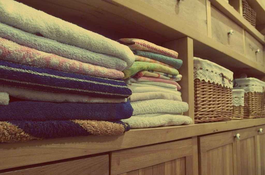 Angelinaatio's tweet photo. Why the KonMari Method does not work for MOST Americans https://t.co/gNPZroA1Jt https://t.co/KkmW1uzFn3