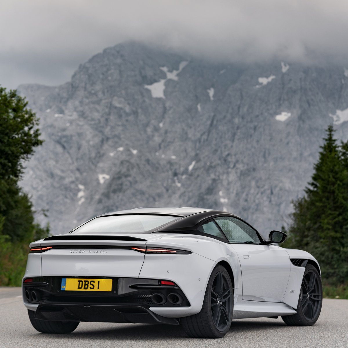 astonmartin's tweet photo. DBS Superleggera sets no boundaries or limits to what it can achieve. It exceeds expectation on all levels and will leave the owner breathless as soon as the engine turns on. 

#DBSSuperleggera #AstonMartin #DBS #BeautifulIsAbsolute https://t.co/MLuN7FjzU9