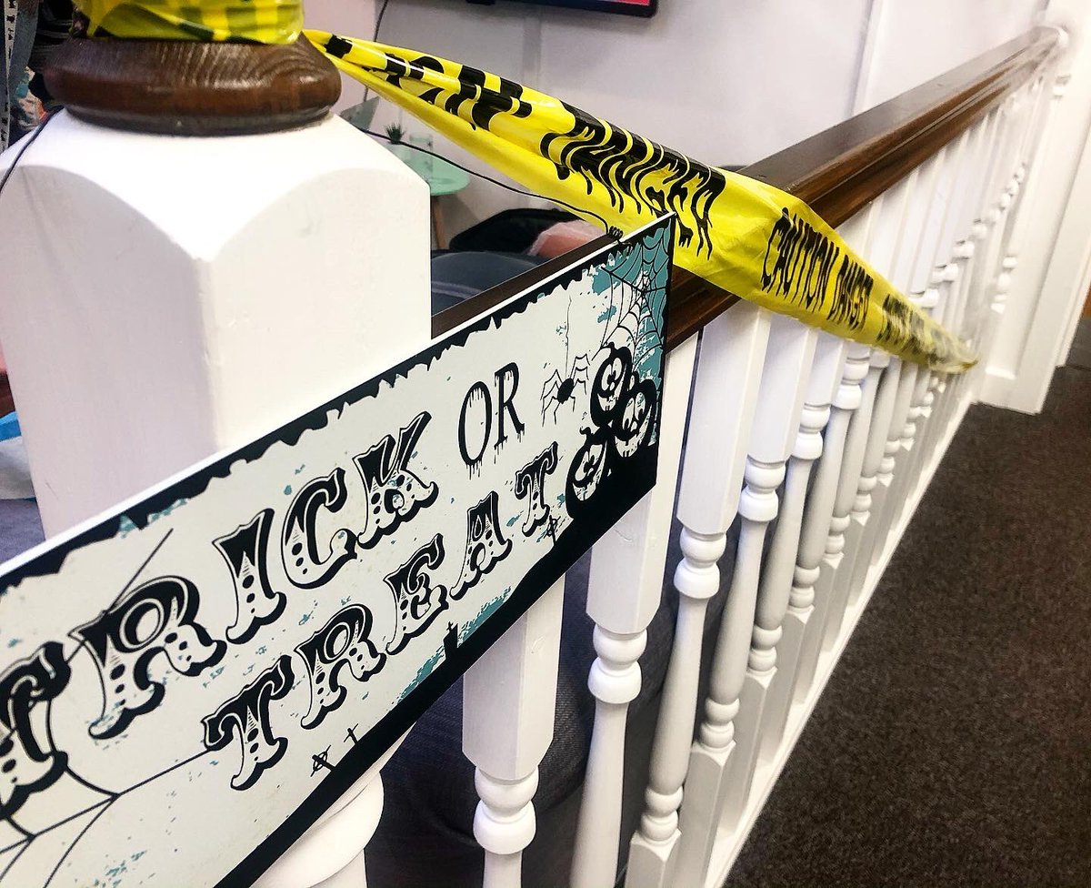 Summit_Hosp's tweet photo. Halloween has arrived at Summit Business Centre - don’t worry, those cobwebs are suppose to be there🕷🕸👻 #summithospitality #hospitality #events #staffordshire #midlands #stokeontrent #catering #corporate #officespace #meetingrooms #networking https://t.co/AAjguUveep