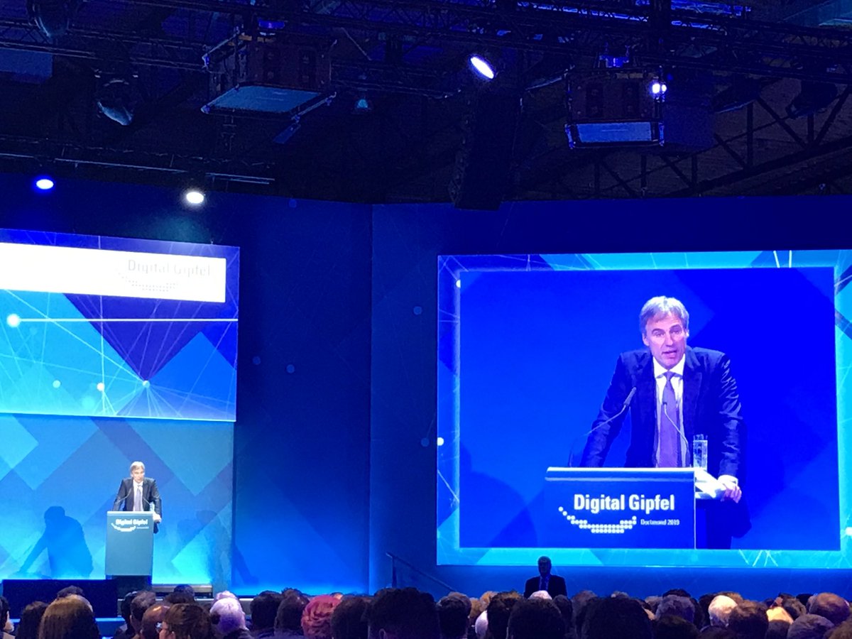 Bitkom-Präsident Achim Berg: „Wir müssen uns ab sofort 1. auf die richtigen Themen konzentrieren, 2. in sich konsistente Maßnahmen entwickeln und die 3. dann auch konsequent umsetzen. Und zwar im Staat, in der Wirtschaft und in der Gesellschaft.“ #DigitalGipfel19