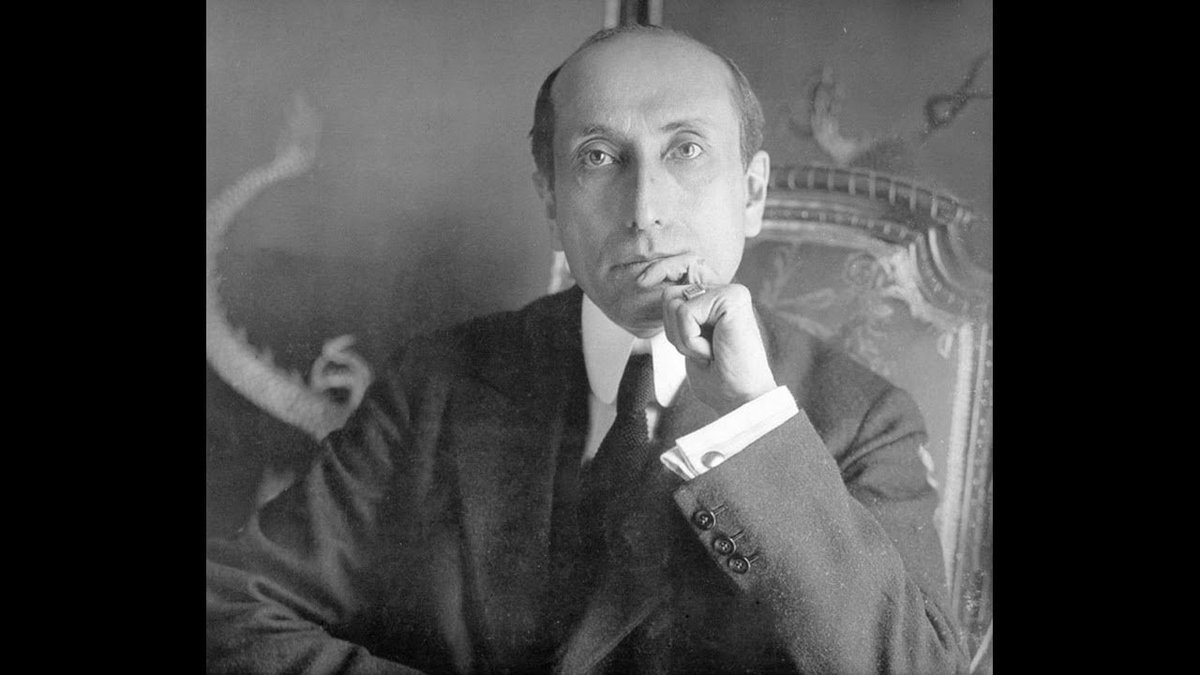 EmbaMexRum's tweet photo. #Poet și #scriitor mexican, Amado Nervo, a fost unul dintre reprezentanții modernismului și creator de lucrări precum „Ofertorio” și „Elevación”. Numele său real era Juan Crisóstomo Ruiz de Nervo y Ordaz, dar a luat pseudonimul „Amado”, după cum îl striga mama sa. https://t.co/JrzEeKP8f2