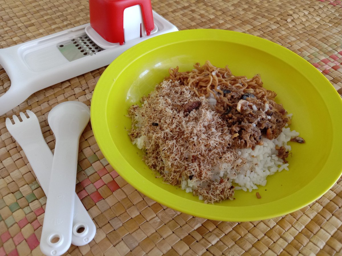 aisyahsari27's tweet photo. @tupperwareID Nah kali ini saya ingin mencoba bikin Nasi Uduk Serundeng dengan menggunakan speedy grater produk terbaru dari @tupperwareID #PakeTupperware #KreasiParutan #KreasiParutanTupperware yuk ikutan moms @silvysuci @choliefa @ImMzTikka https://t.co/npJGvaDGX6