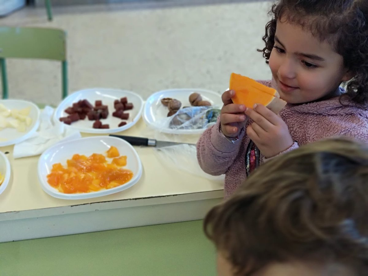 Els alumnes d’Educació Infantil estan fent observació dels fruits de la tardor! I és que ja tenim aquí la Castanyada..! #tardor #castanyes #educacióinfantil