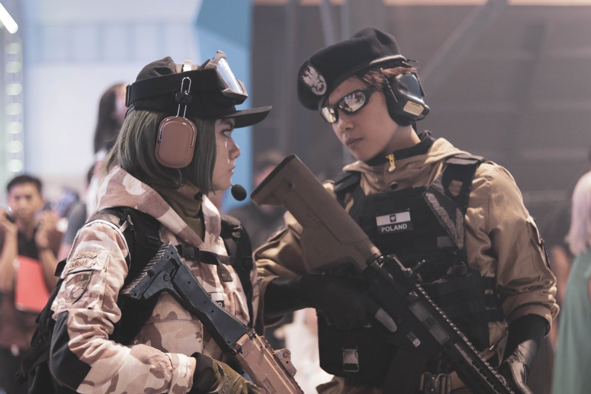 sulphvg's tweet photo. Ft @TeamEightPH at #ESGS2019!

- It seems like Ela (@FrancesCawai) and Zofia (@merukitsune) are still fighting 😅
- Finally caught Vigil (@WeakmanPururiin) on cam without his gadget on! 
- We also saw Dokkaebi (@CAohyaylookRINA) on the Just Dance Showcase at the Main Stage! https://t.co/QdVn9eH6sR