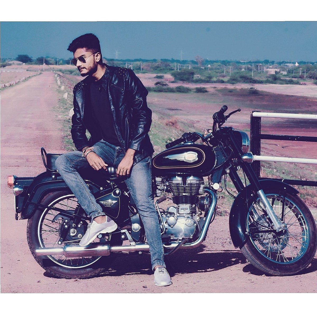 DhamuRajgor's tweet photo. #bulletrider
Man in black https://t.co/tFjBvdDzSB