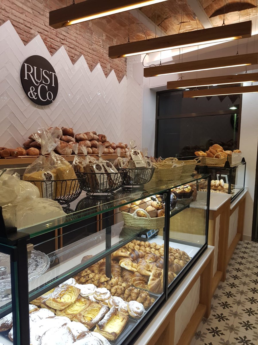 cornella20's tweet photo. Hace unas semanas abrió en la Rubio i Ora una panadería fleca artesanal  (junto Cine Titan) RUST &amp;  Co . El pan es buenísimo (hecho por ellos).  Me alegro q se creen pequeños comercios de calidad como éste. Espero a tenga mucho éxito #cornella #comerç https://t.co/PoSs9kyKlR