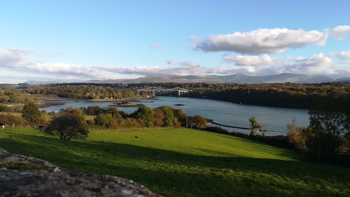Another beautiful but crisp autumn day 😍

#BangorUni #Anglesey #Autumn #MenaiBridge🍂