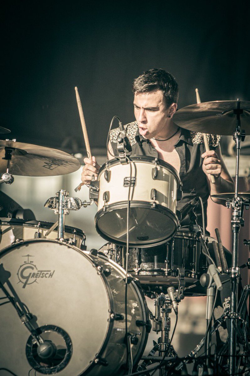 💥ROMPEMOS EL SILENCIO💥

¿Mucho tiempo sin dar señales de vida por aquí no??

No habia mucho que contaros...tras un pequeño descanso nos hemos vuelto a poner las pilas y empezamos a componer. 

Estad atentos 🔥☠️🔥