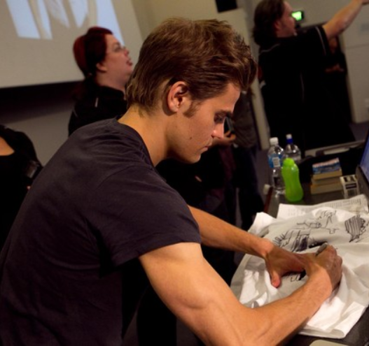 Pdub_Reactions's tweet photo. @paulwesley Hello 👀 https://t.co/jzaAMvNZAH