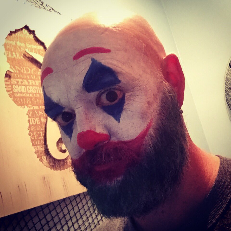 mikeyxd9's tweet photo. Reviewing #joker with @atxwow512 look for it in your feeds shortly! @XDExperience dccomics #MovieReview #haha #putonahappyface #podcaster https://t.co/4w9cv0jO3H
