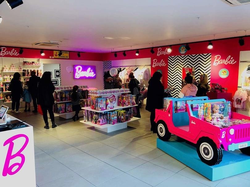 Gra_World's tweet photo. @Mattel has opened a 6-week #popup store inside the #Liverpool One mall, with the goal to celebrate #Barbie 60th-#anniversary. 

The pop-up features a range of Barbie #dolls, including Barbie Fashionistas, Barbie Career Dolls. 

Read the complete news: https://t.co/NCD8gM11vE https://t.co/qq2nd3h23w