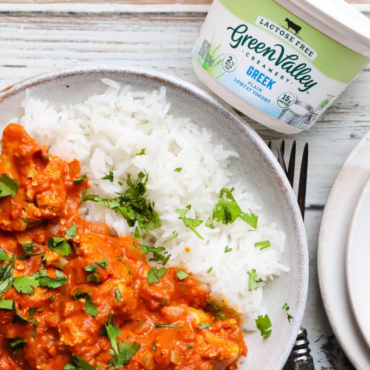 Our brand-new Greek Yogurt now lets you cook the savory sauces you want for dinner, all lactose-free! #firstofitskind #lactosefreegreekyogurt #lowFODMAP (📷: Lindsey Eats LA)
