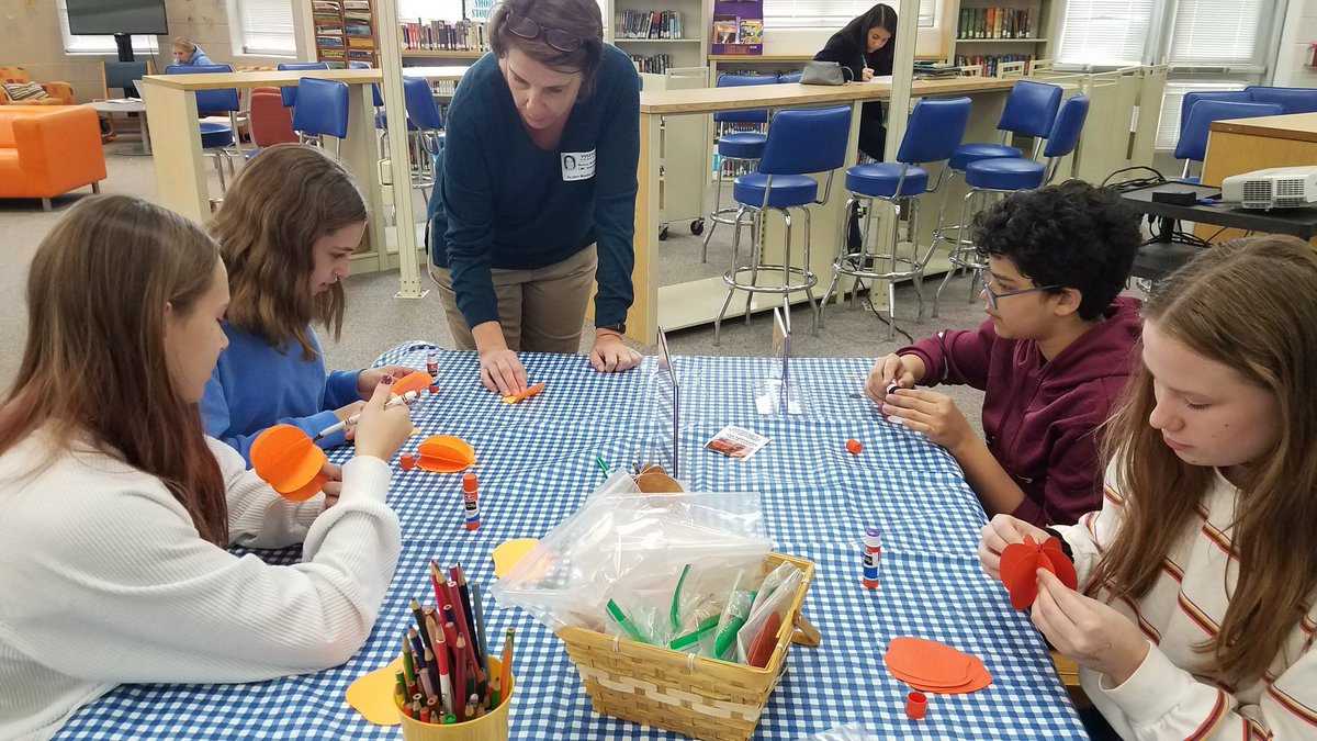 Iowa46's tweet photo. Fall Kindness Crafts are happening during lunch in the Scullen LMC today! Kind notes can make someone's day. Thanks to Melissa Wunderlich and Mrs. Yacoub for preparing craft pieces.  #Futureready204
#scullenpride https://t.co/jaz1nryqsX
