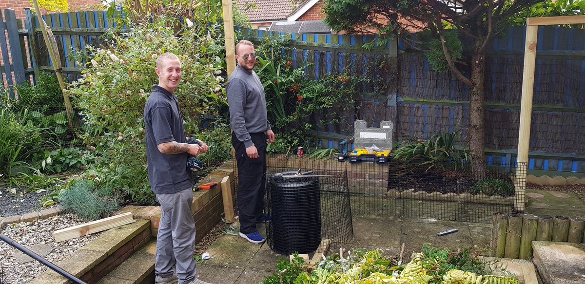 ProtectaPet's tweet photo. Josh and Nathan from 'Protectapet #catproofing my garden in my new house. They're doing a great job, they had lots of foliage to clear first not a straightforward #garden. Super excited, can't wait for the #cats to come home from the #cattery. https://t.co/9lqUCfeyU1