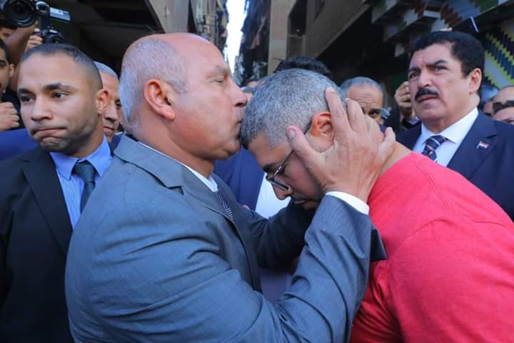 Master69809265's tweet photo. بصراحة تصرف محترم ..بس ياريت تكمل جميلك وتجيب حقه من اللي قتلوه يبقي كتر خيرك ..
كامل الوزير يتقدم بالعزاء لأسرة ضحية تذكرة الموت  ويعتذر عما حدث من تصرفات خاطئة https://t.co/0ikVMK8agh