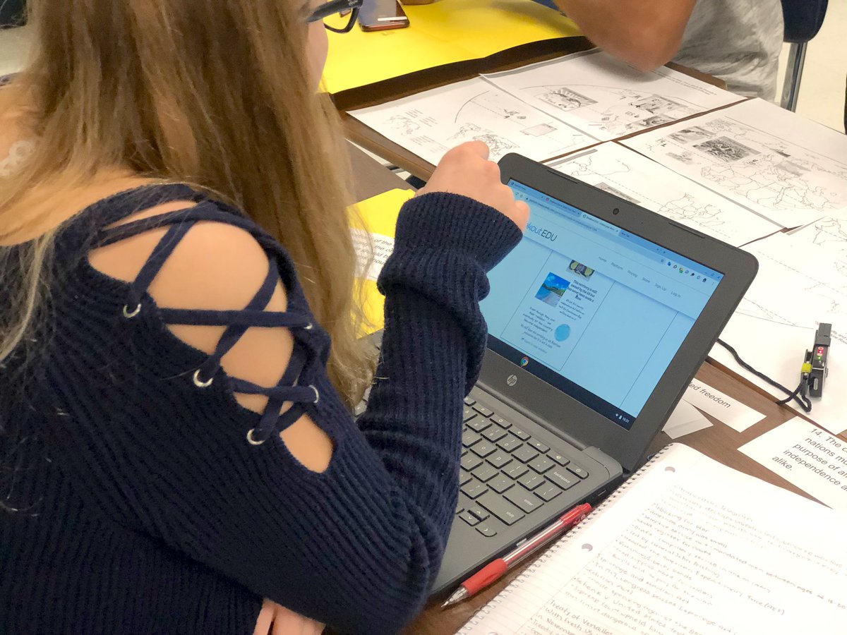 MathPatty's tweet image. #USHistoryEdu in the most engaging fashion today in @bettina_melton’s classroom! @breakoutEDU for the win! Students struggling with classroom content not the locks! 🤔🌍 ✔️🔒 ❌ #NISDCoach @NISDHSSocSt #EdTechinAction