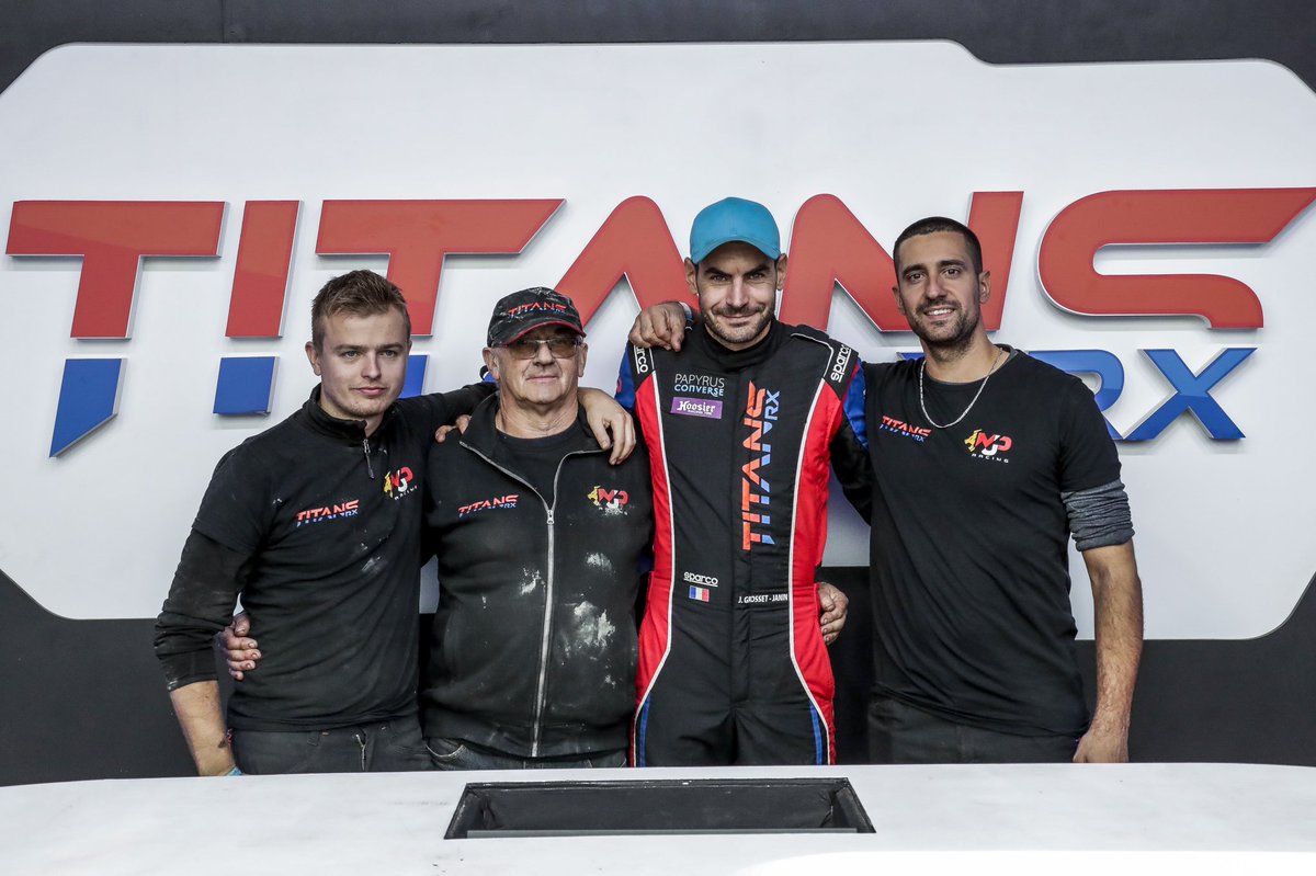 Juli Mundet, ingé chassis, Tony Grisedale chef mécanicien et Espen Ruud mécanicien ont été ma garde rapprochée.
Nous avons travaillé dur. J’ai retrouvé puis affiné mes sensations pour finir sur une série de 3 podiums sur les 3 dernières courses.
Merci à eux ... 100% de réussite !