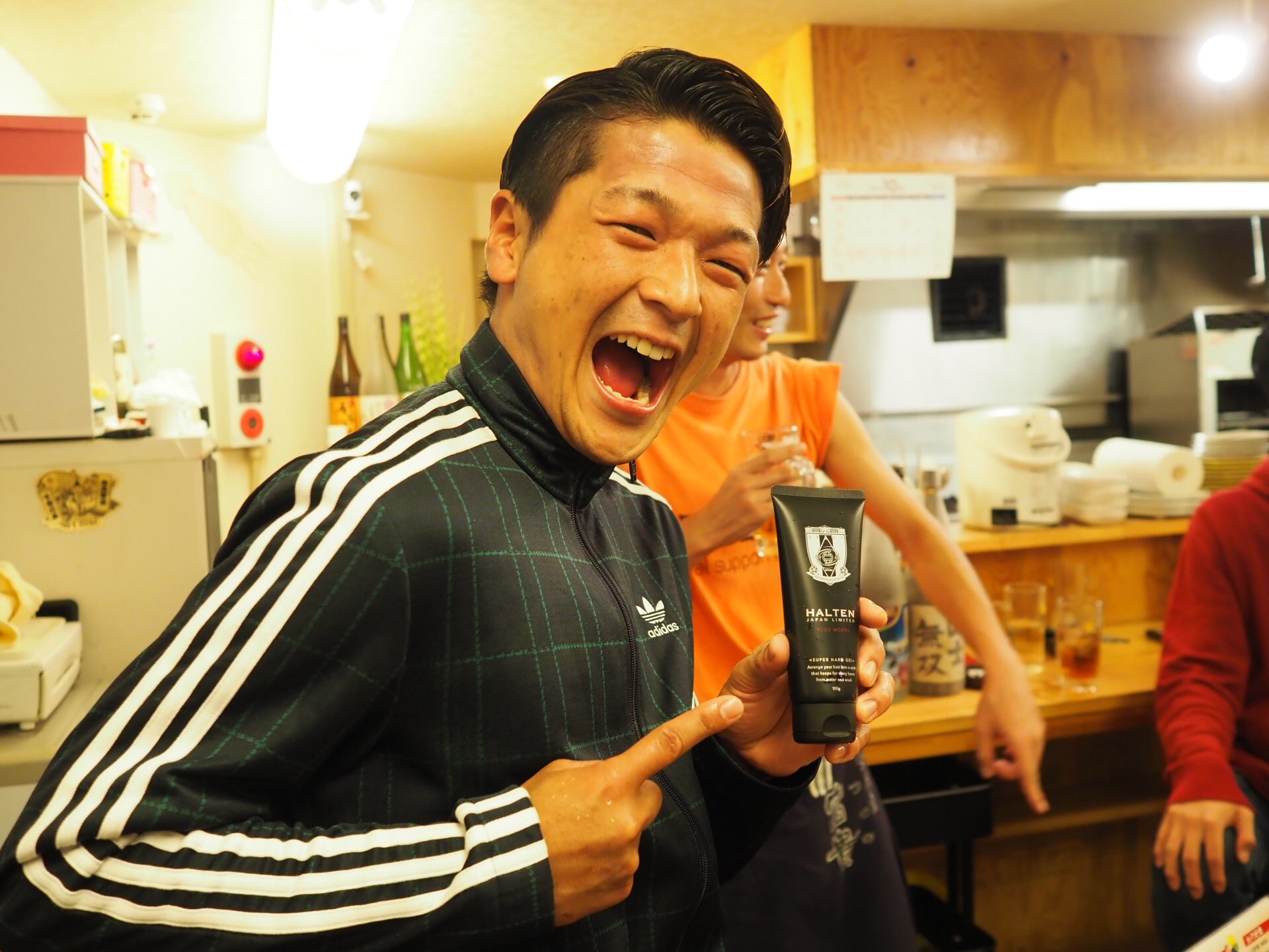 Ug 槙野プロデュースのヘアジェルを槙野モノマネ芸人に使ってもらったら もう槙野だった Ug 槙野プロデュースのヘアジェルを槙野モノマネ芸人に使ってもらったら もう槙野だった