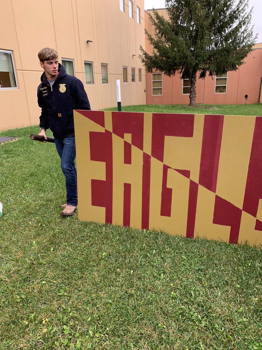 dunlapffa's tweet photo. Our project in the court yard today!! Proud to have a school full of such amazing teachers and students!! Be sure to check it out on your way to class🤠💙💛 https://t.co/HyZNqQB2sf
