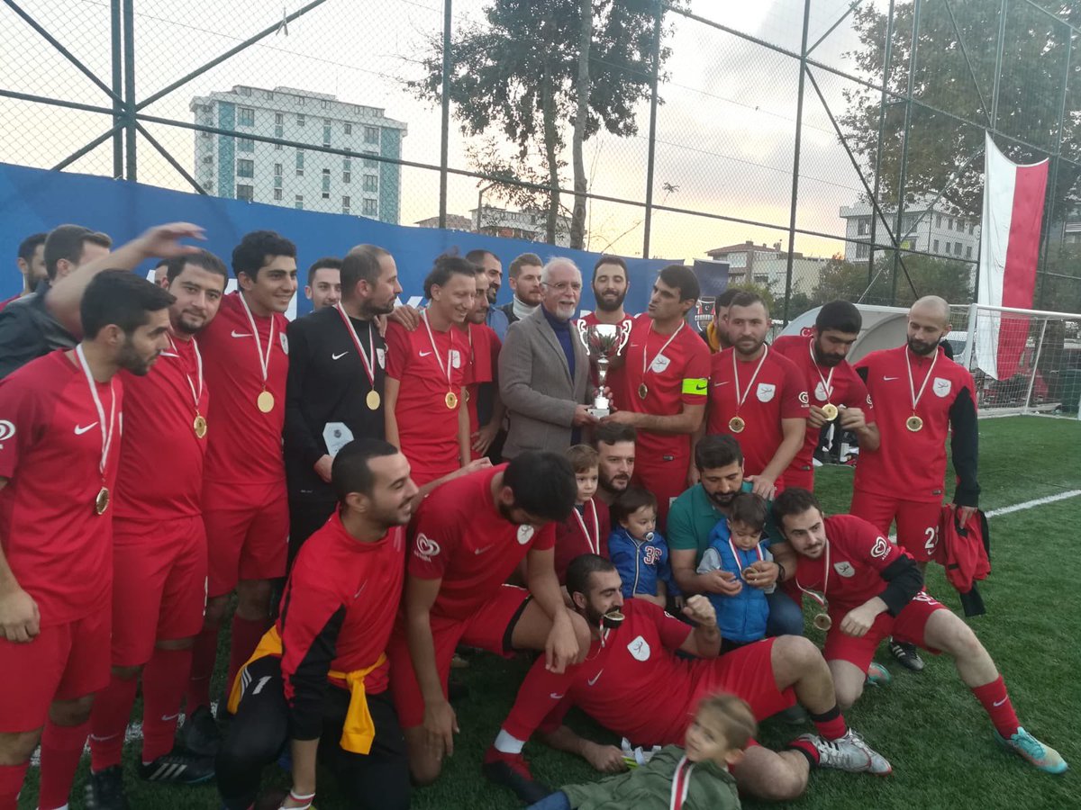 DURAKOGLU2016's tweet photo. Futbolda da değişmez kural. Şampiyon İstanbul Barosu. Üstelik ikinci de İstanbul. https://t.co/q4xYTSVkBu