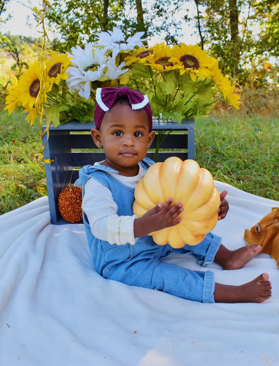 Coach_DFields's tweet photo. My princess is 1 today!! Its crazy that it has been a year already! I’m blessed to be your Dad! I love you baby girl!♥️♥️ #letsgetcakewasted🎂🧁🍰 https://t.co/TV7jj3ZPPa