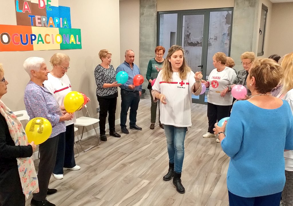 CruzRojaZgz's tweet photo. En @CruzRojaZgz hacemos numerosas actividades con personas mayores. 🧓👵👴

❤La #terapiaocupacional es fundamental para romper la sensación de #soledad, monotonía  y aislamiento. https://t.co/wT53lDdsE1