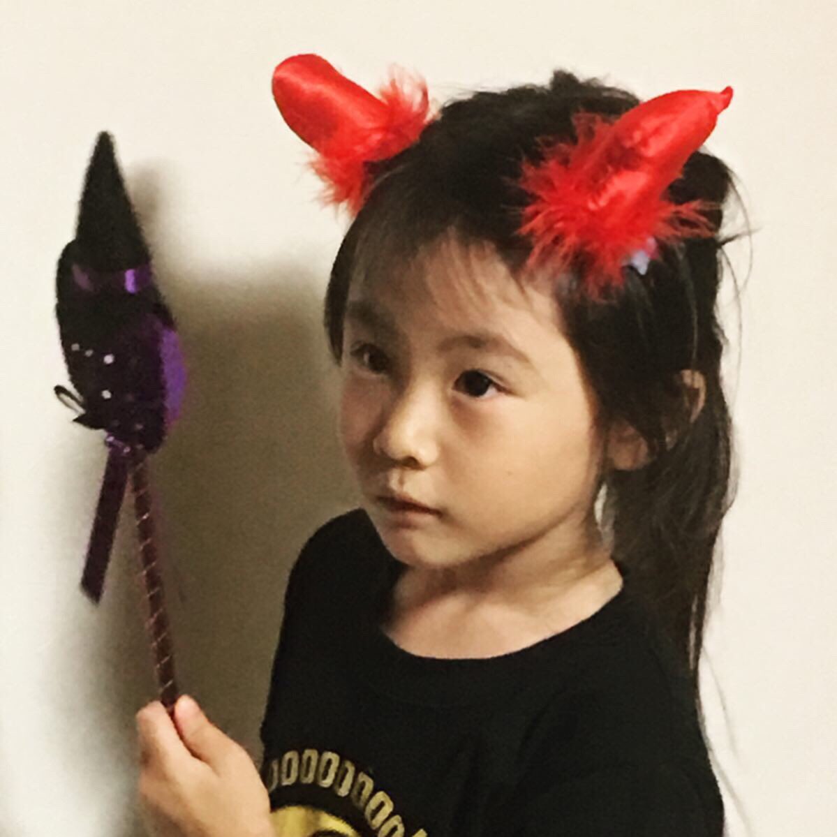 まめゴジラ のママ 6歳娘とyoutube ブログ マスクのデザインを始めました ダイソーのハロウィングッズ 100均のハロウィン 充実ですねー T Co Ngk8lry8 角はヘアピンだけど 娘ちゃんまだ髪の毛少ないから すぐ取れちゃう