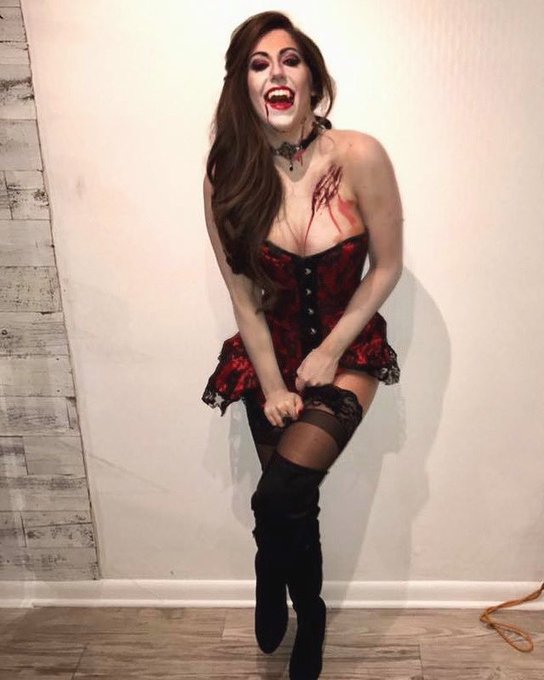 BITE ME. #Vampire #vamplife #halloween https://t.co/VIeXREs4h4<a href="/tag/vampire"class="tags">#Vampire</a><a href="/tag/vamplife"class="tags">#vamplife</a><a href="/tag/halloween"class="tags">#halloween</a>