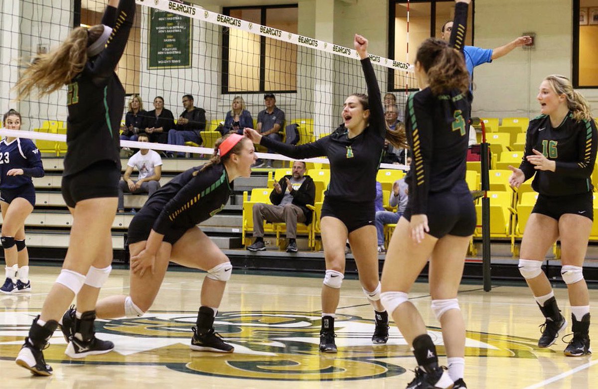 bearcatVB's tweet photo. Itβs game day, bearcats! π Weβre on the road today as we face Waynesburg University @ 7pm ππ¨ #growlmeow #bearcatvb #allgasnobrakes https://t.co/Na5JpIGUOP
