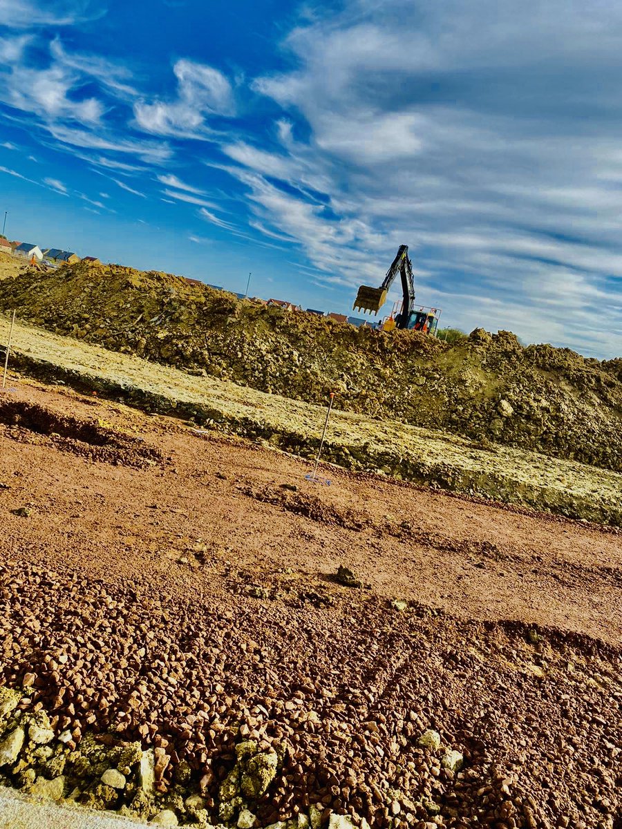 BowenGroundwork's tweet photo. Over The Hills & Far Away..
#BadBoy #Excavator #Volvo #Digger #Diesel #trackhoe #bucket #beastMode #earthmover #Follow #Instafollow #pictureoftheday #Followback #Comment #limited #company #Groundworks #workhard #diggerlife #tuesdaymotivation #labour #Dozer #machine #plant https://t.co/emhNvcUSpc
