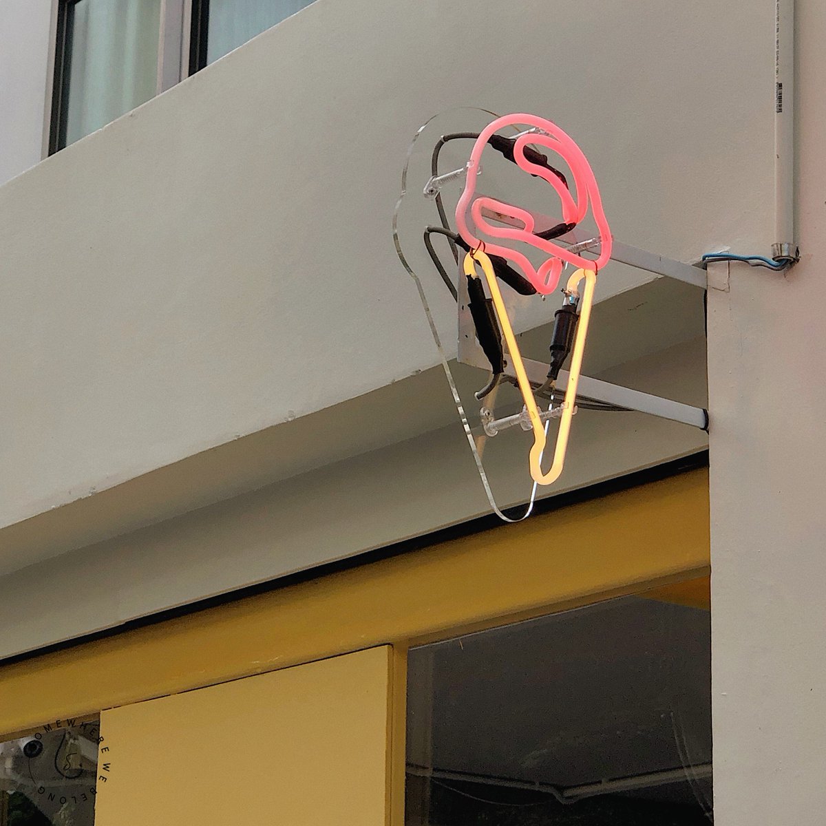 atsomewhere_'s tweet photo. -Sugar Plump!-
ร้านไอติมน้องใหม่น่ารัก เหมือนวาร์ปไปยอนนัมดง 🥰 ถ่ายตรงไหนก็ดีย์ ทั้งหน้าร้าน ในร้าน หรือจะข้างๆ ก็น่ารักไม่แพ้กัน นอกจากไอติมก็มีเมนูเครื่องดื่มที่โปะสกู้ปไอติมข้างบนด้วยน้า ราคาโอเคเลย
🕐 : Mon-Sat 10AM-7PM
📍: 155/3 ซอย สาทร 7
@aroii #��ีวิวคาเฟ่ #อร่อยบอกต่อ https://t.co/wh23iUs95S