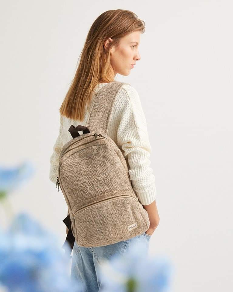 LanzaroteMarina's tweet image. Mochilas sostenibles hechas en las montañas de Nepal y con un objetivo claro: Promover la creación de empleo digno para agricultores en Nepal. 
bit.ly/32T4ei1 #ReconsiderSpringfield
ccmarinalanzarote.com/portfolio_page…

#Springfield #MarinaLanzarote #Lanzarote #Arrecife