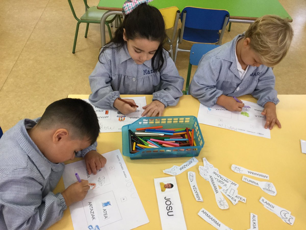 SPAHAURH's tweet photo. Egun bat 4 urteko gelan. Un día en clase. https://t.co/pEBhkiIEKz